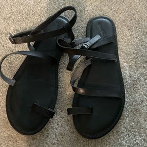 Sandal bundle size 7!